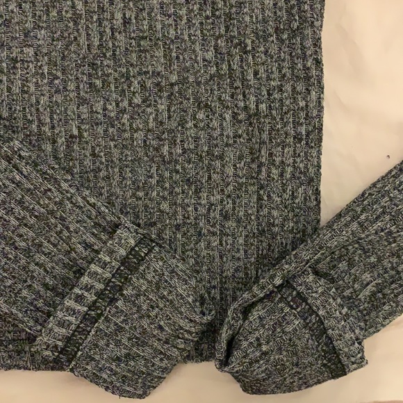 Grey TurtleNeck - Picture 3 of 4
